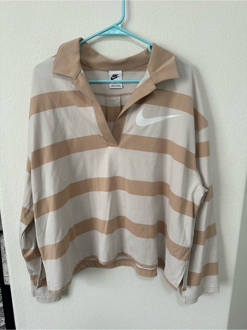 BNWOT Nike Women’s Top